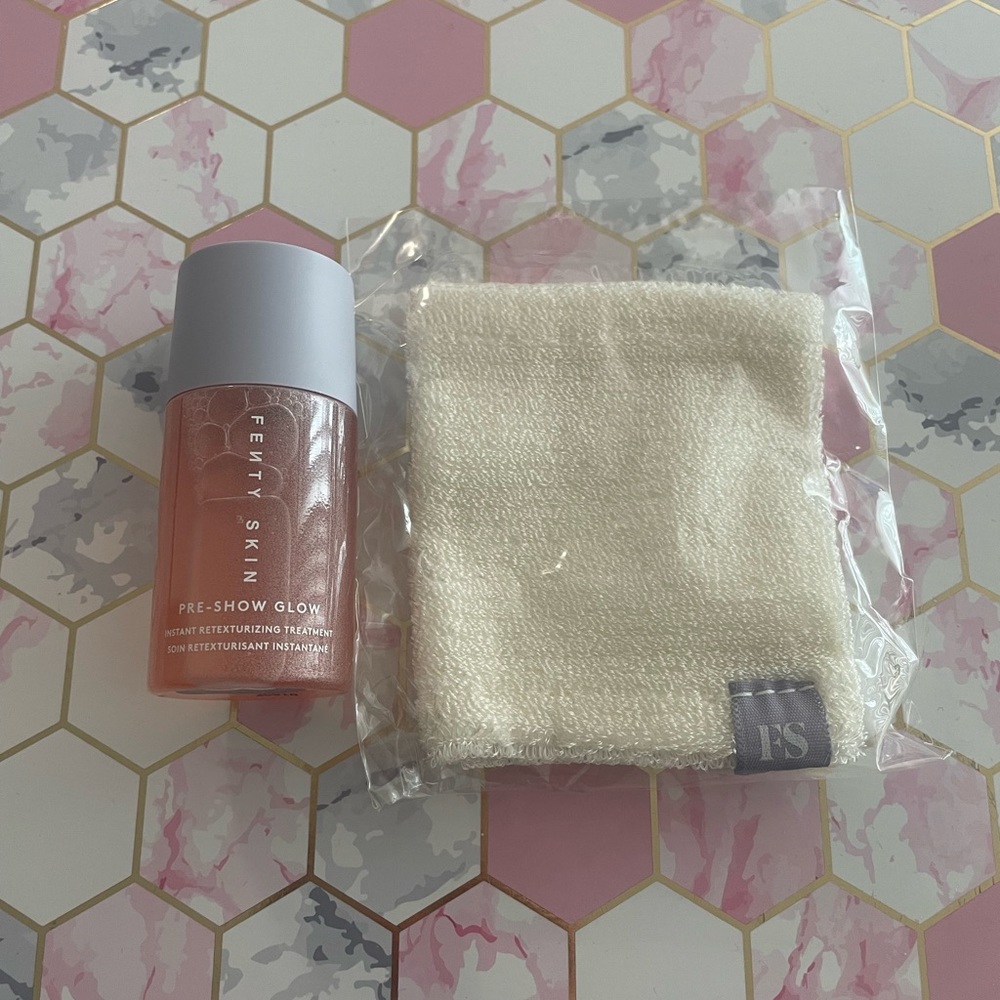 FENTY SKIN Pre-Show Glow 10% Aha Treatment + Reusable Applicator - Picture 3 of 3